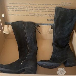 Born Felicia black distressed boots